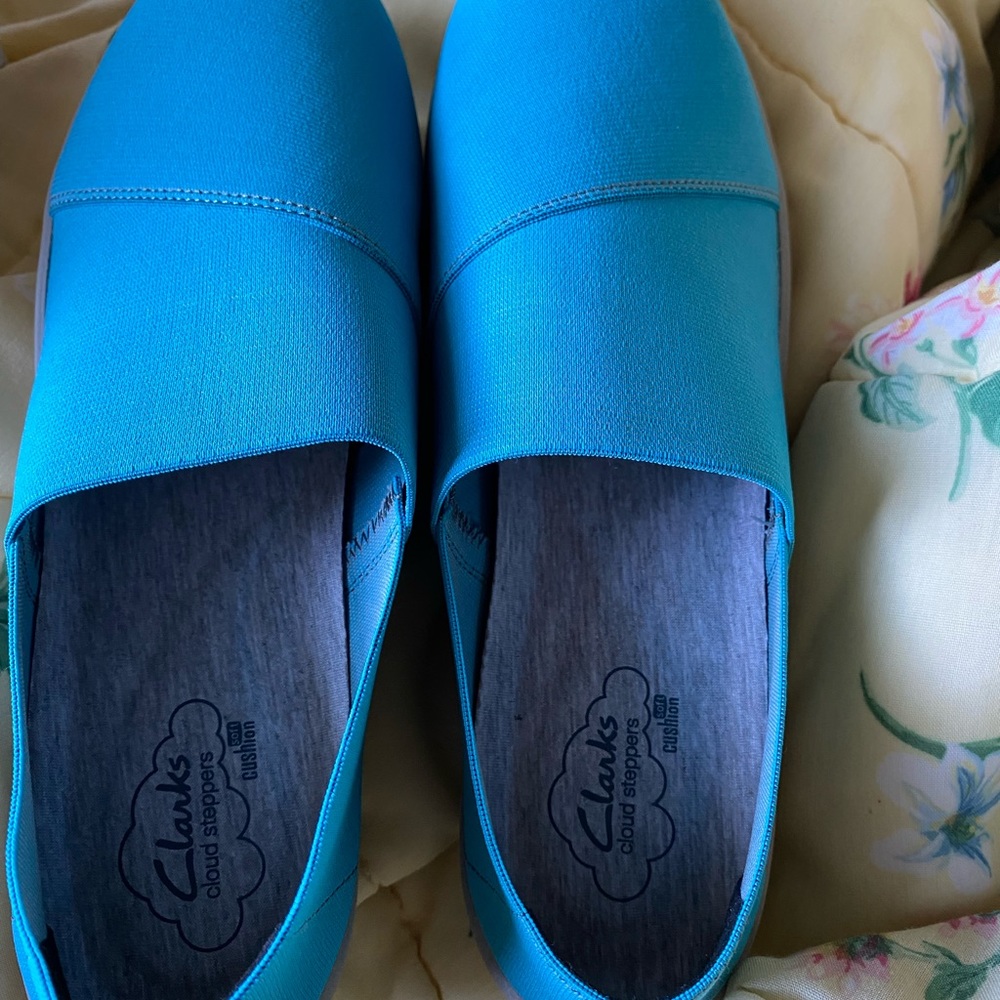 Clarks size 9w turquoise shoe